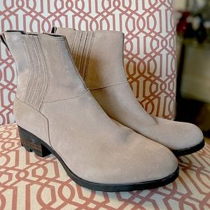 Sorel Heeled Boots Women’s Size 11